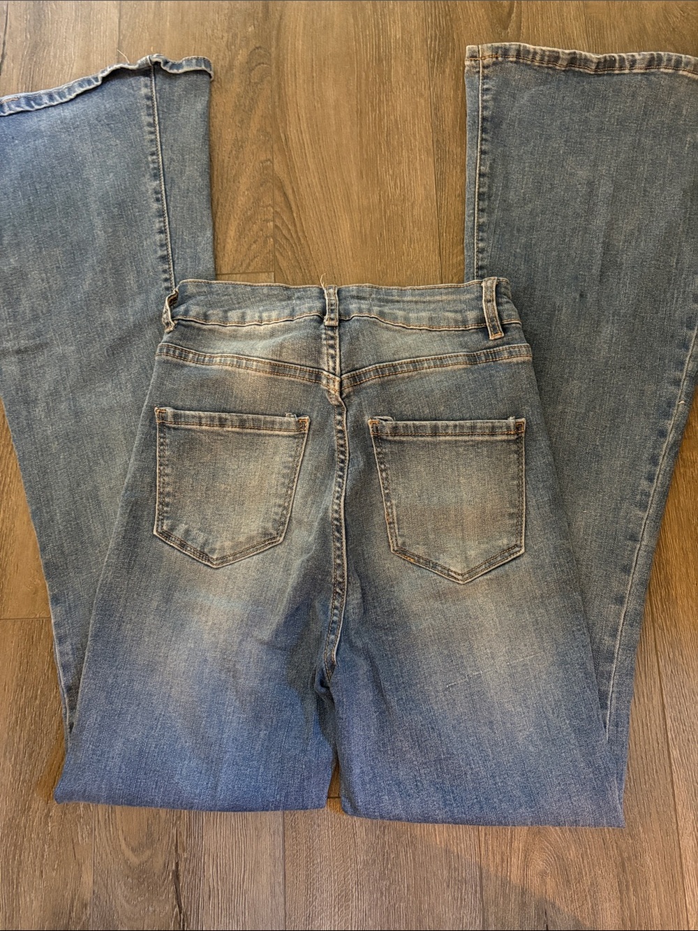 refuge Women's Wide-Leg Jeans in Medium Blue Wash - Picture 4 of 4